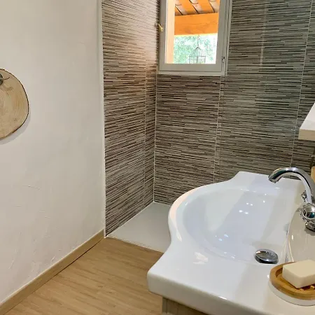 Bed & Breakfast La Salamandre En Provence