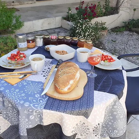 La Salamandre En Provence Bed & Breakfast